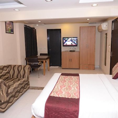 Hotel Balsons Continental New Delhi Extérieur photo