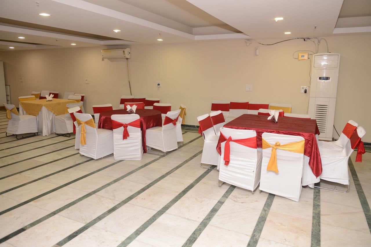 Hotel Balsons Continental New Delhi Extérieur photo
