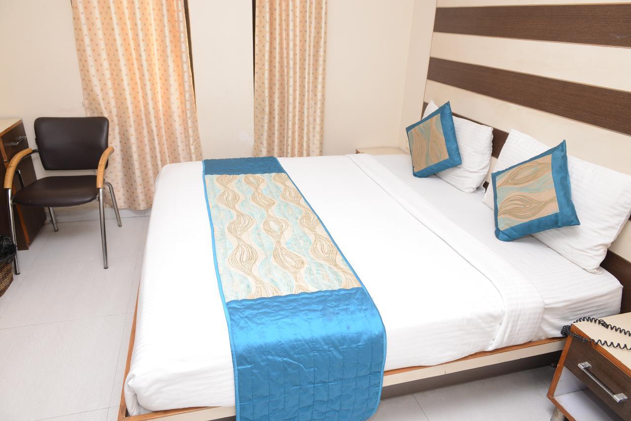 Hotel Balsons Continental New Delhi Extérieur photo