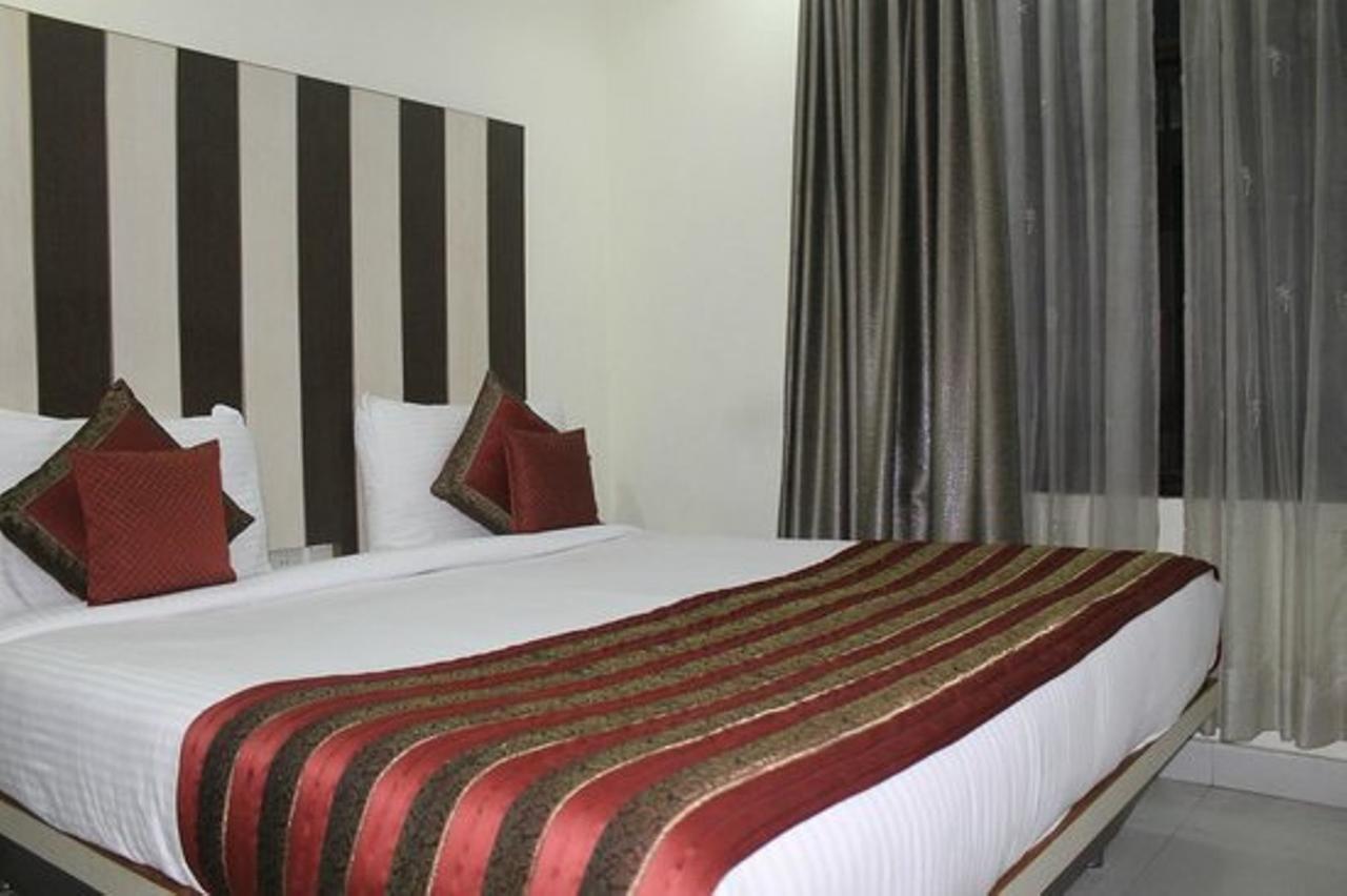 Hotel Balsons Continental New Delhi Extérieur photo