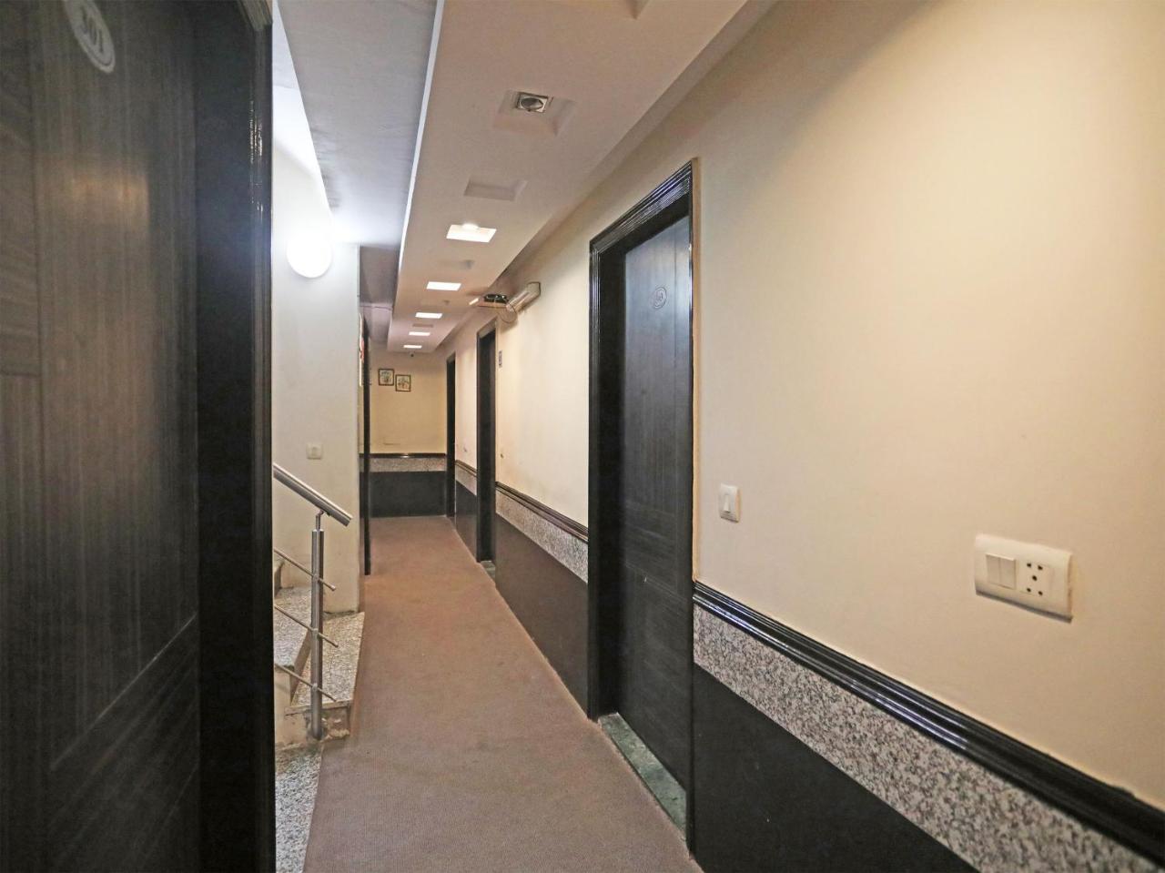 Hotel Balsons Continental New Delhi Extérieur photo