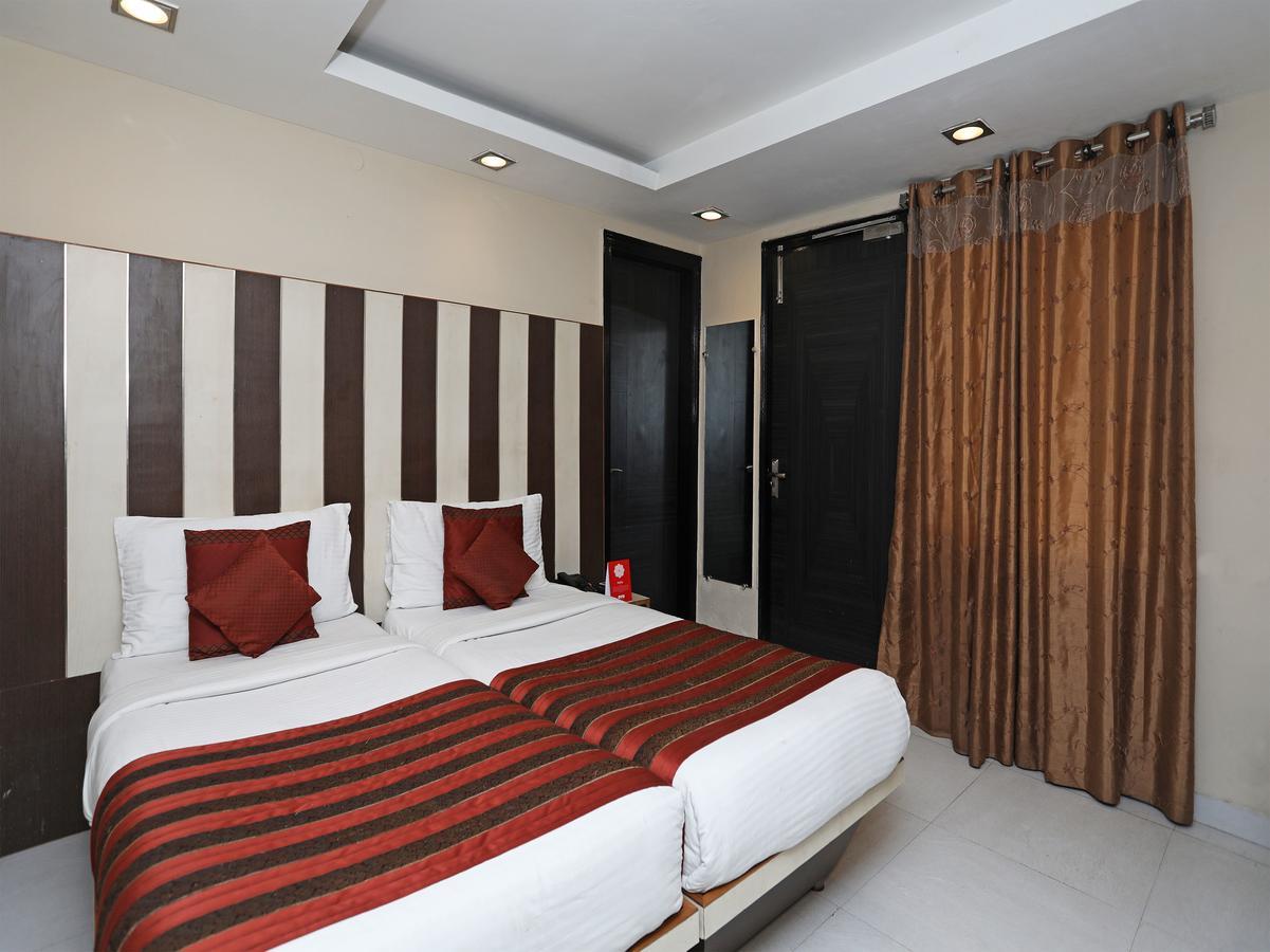 Hotel Balsons Continental New Delhi Extérieur photo