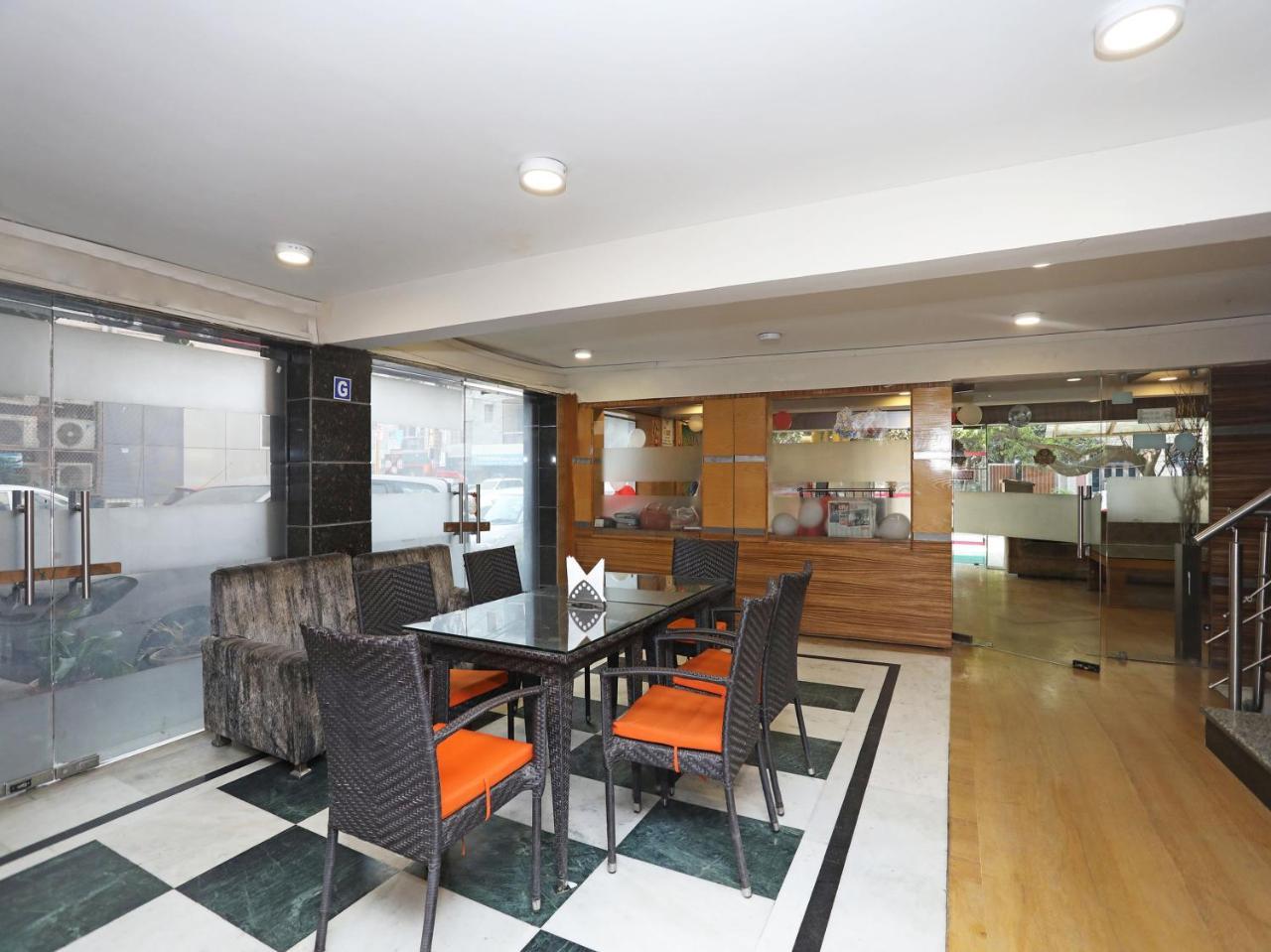 Hotel Balsons Continental New Delhi Extérieur photo