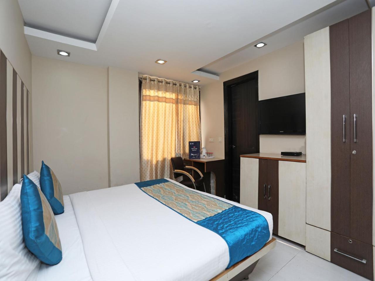 Hotel Balsons Continental New Delhi Extérieur photo