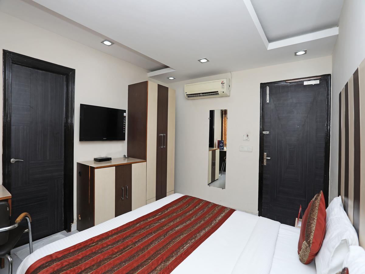 Hotel Balsons Continental New Delhi Extérieur photo