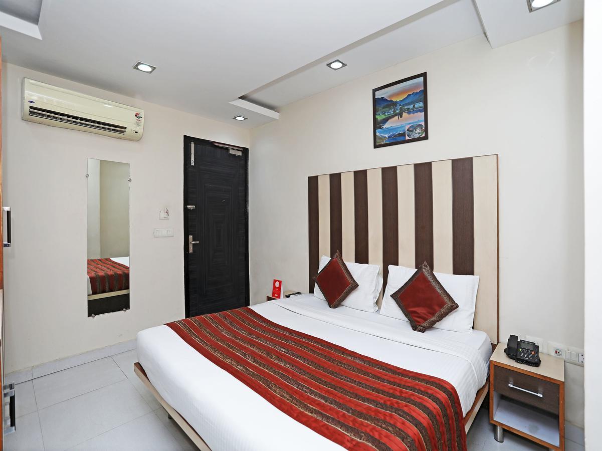 Hotel Balsons Continental New Delhi Extérieur photo