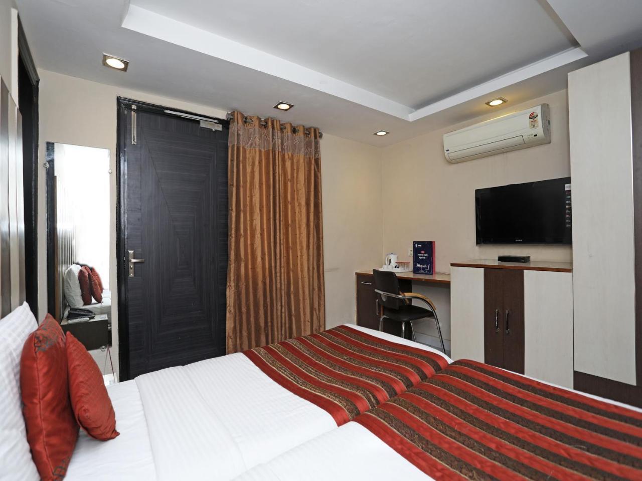 Hotel Balsons Continental New Delhi Extérieur photo