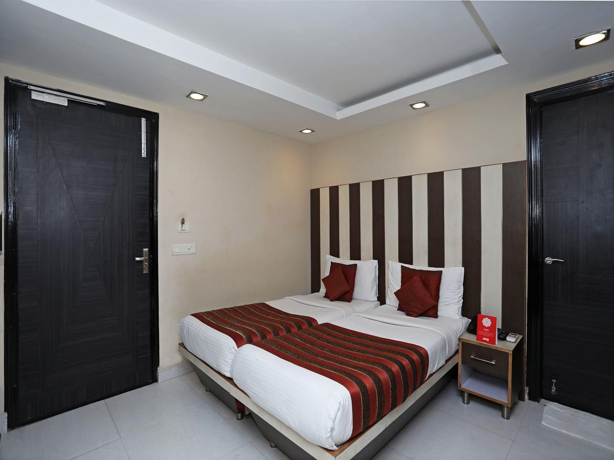 Hotel Balsons Continental New Delhi Extérieur photo