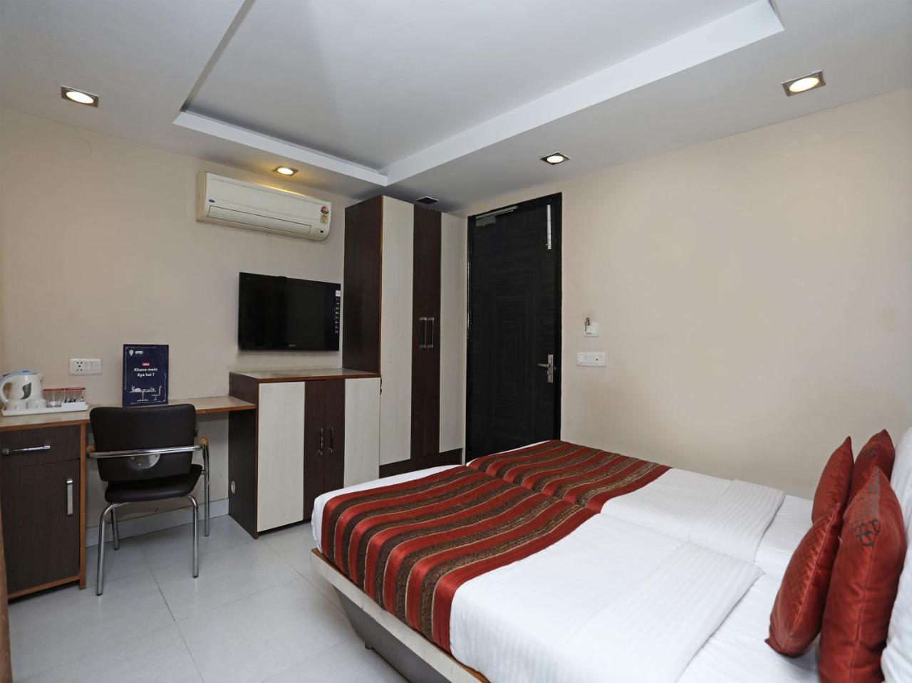Hotel Balsons Continental New Delhi Extérieur photo