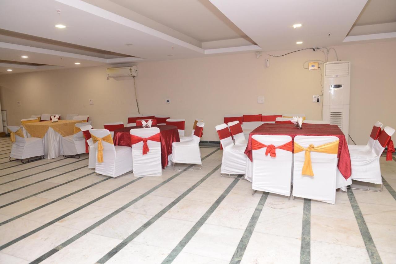 Hotel Balsons Continental New Delhi Extérieur photo