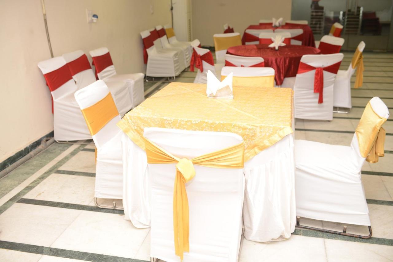 Hotel Balsons Continental New Delhi Extérieur photo