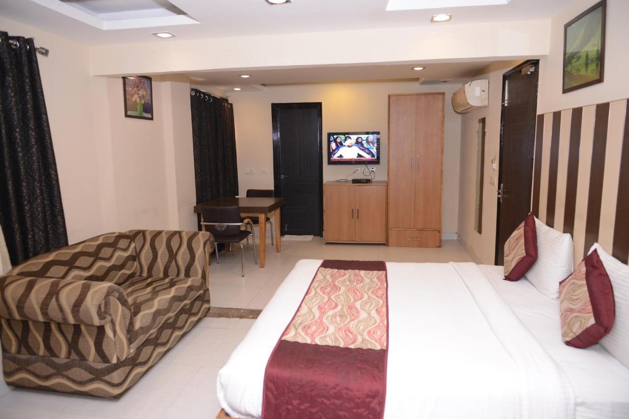Hotel Balsons Continental New Delhi Extérieur photo