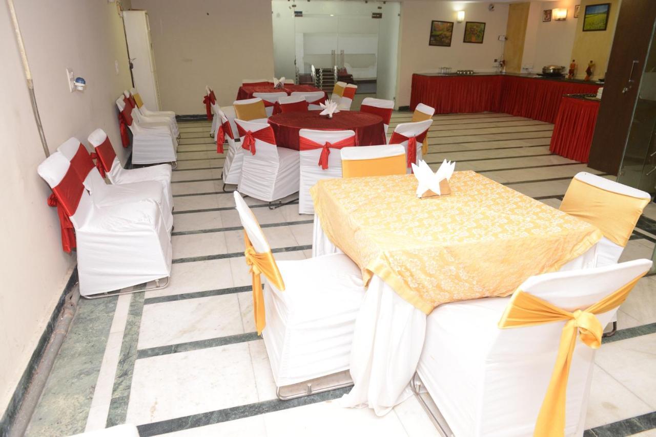 Hotel Balsons Continental New Delhi Extérieur photo