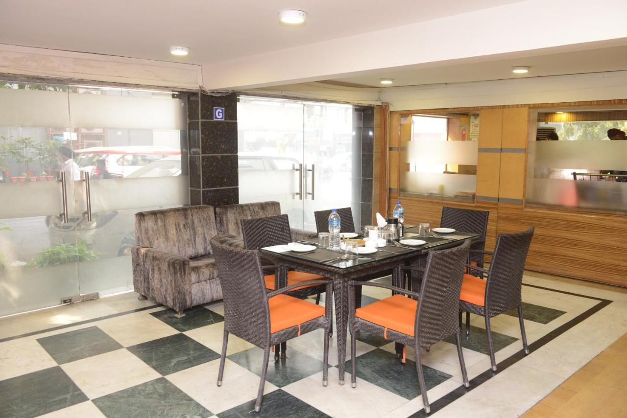 Hotel Balsons Continental New Delhi Extérieur photo