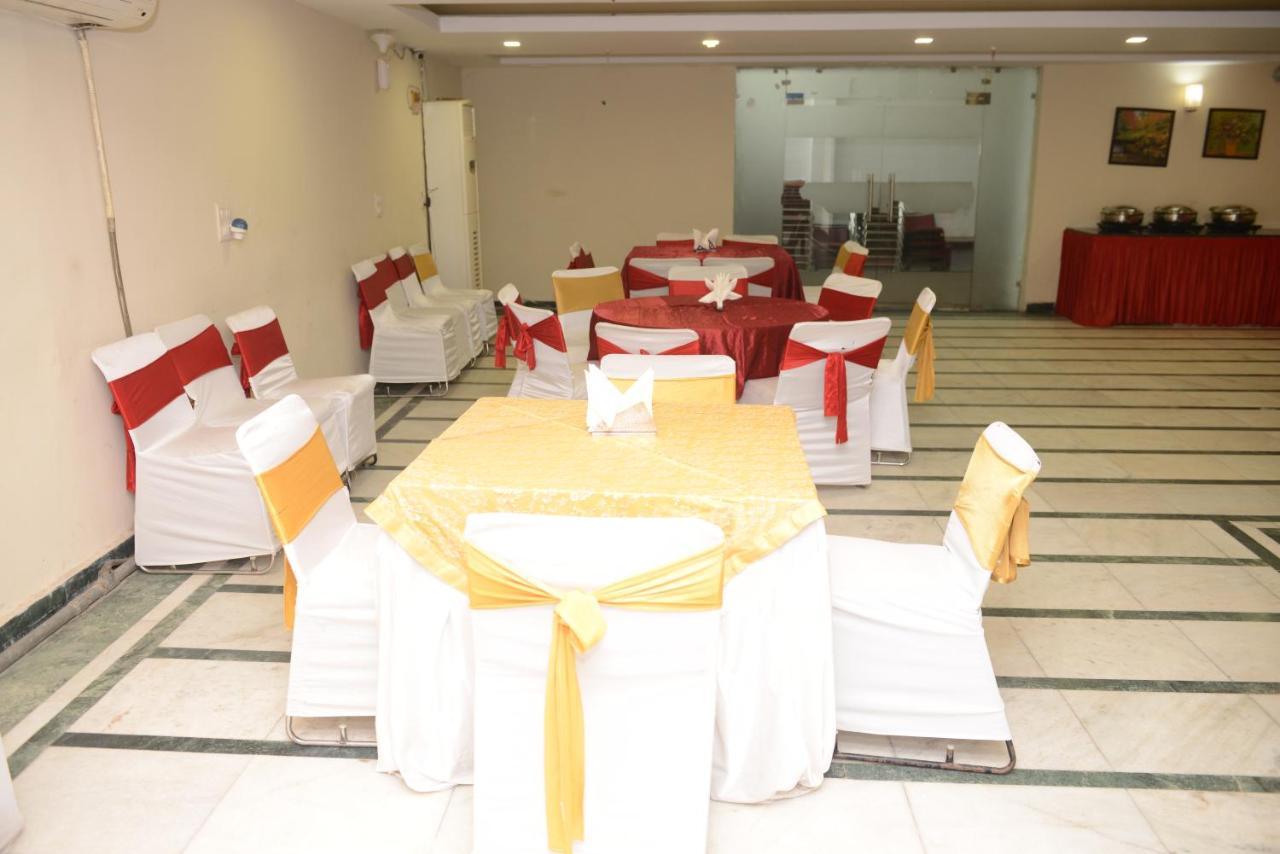 Hotel Balsons Continental New Delhi Extérieur photo