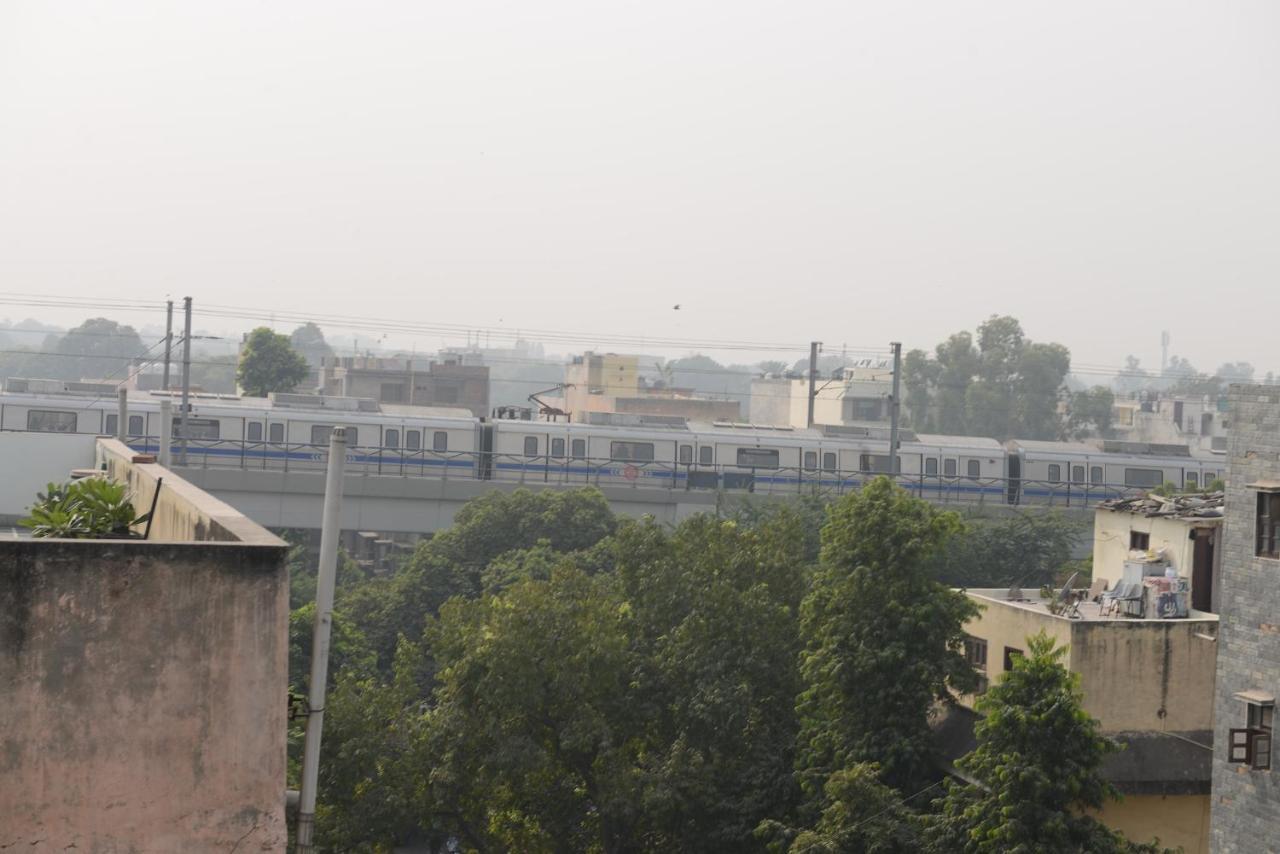 Hotel Balsons Continental New Delhi Extérieur photo