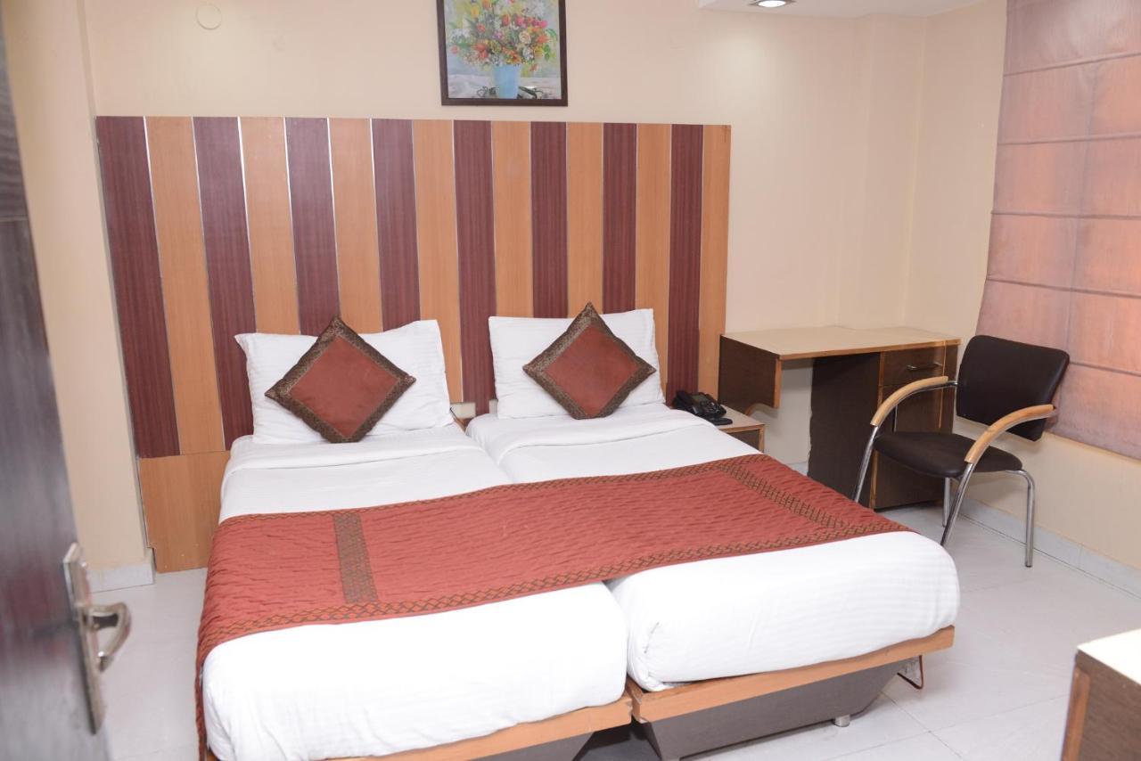 Hotel Balsons Continental New Delhi Extérieur photo