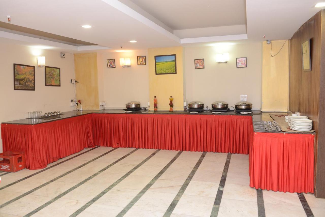 Hotel Balsons Continental New Delhi Extérieur photo