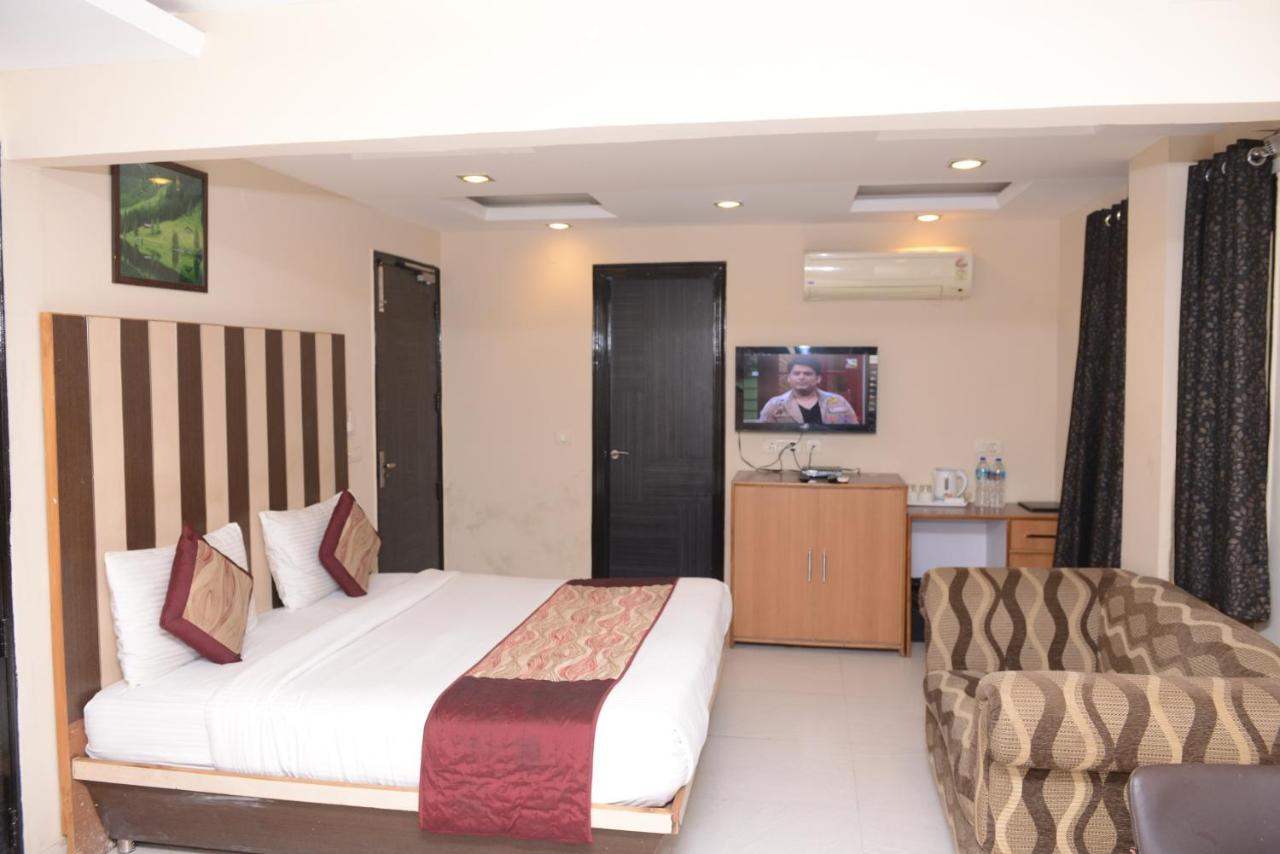 Hotel Balsons Continental New Delhi Extérieur photo
